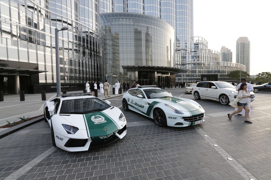 Автомобили полиции в ОАЭ